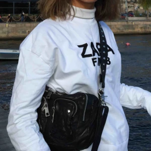  - Tröja från zara. Fräsch och stilren. Använd fåtal gånger 