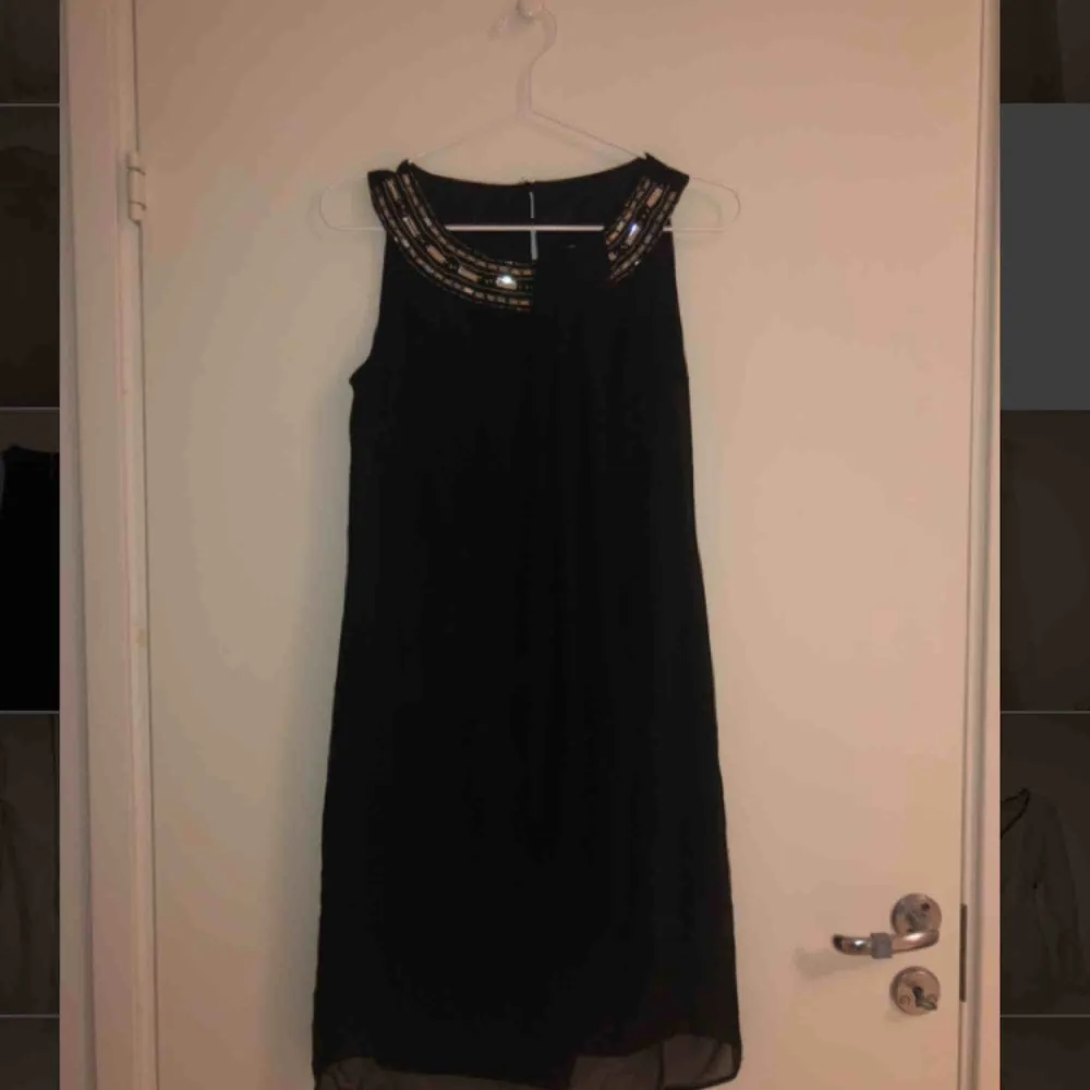 Svart klänning från Billie & Blossom. Storlek 8 uk vilket motsvarar XS. Tar bud. . Klänningar.