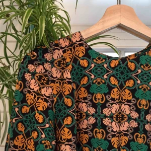  - Underbar grön-orange klänning från HM! Använd sparsamt, mycket fint skick