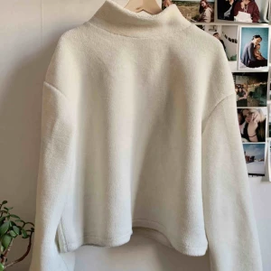  - Mysigaste tröjan! Så varm också. I sånt gosigt fleece/teddymaterial. 