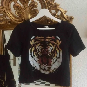  - 🌟Tröja från H&M med ballt tryck🌟