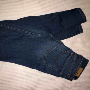  - Levis stretchiga jeans Fin tvätt Använda men i bra skick 