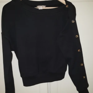  - Supersnygg tröja från HM, köpt för 499kr. Endast använt en gång. Köparen står för frakten. Kan även mötas upp i Göteborg. 