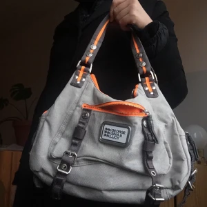 GEORGE GINA & LUCY - Fint skick, kostar typ 1000 ny