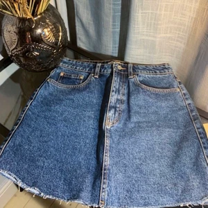 Kjol zara M new - New skirt from zara, size M, shipping paid by buyer 