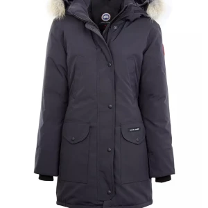 Canada Goose - Säljer min Canada Goose trillium parka i färgen Navy, dam.  Använd i ca 3 vintrar.  Jackan är lite sliten vid armarna.  Storlek XS/S tror den skulle även kunna passa en liten M. Nypris ca 9000kr Mitt Pris 1800kr . Pris kan även diskuteras