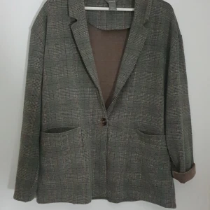 Grå kofta - Grå kofta från Lindex stl.M