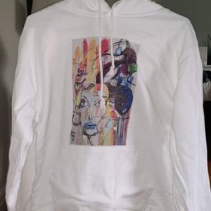 Hoodie från the cool elephant med coolt tryck ”painted woman” !!!Bud ligger just nu på 150 