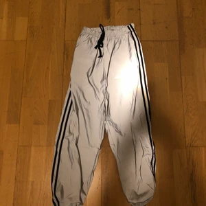 Reflexbyxor  - Skit coola mysbyxor som har reflex. Dom är helt nya. Köparen står för frakt.