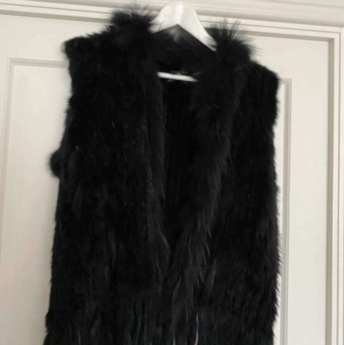 Pälsväst svart