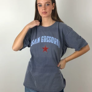 graphic tee - vintage graphic t-shirt💙 skick: 8/10. passar strl XS-L