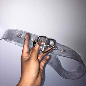  - ett ascoolt genomskinligt bälte! köptes förra månaden och är i nyskick eftersom jag bara använt den två-tre gånger. frakt tillkommer på 36 kr!💞