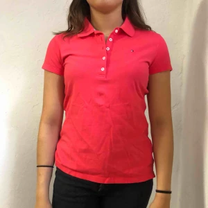  - Aprikos rosa piké i medium, i bra skicka 