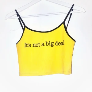  - Croptop/linne i storlek S. Aldrig använd så i utmärkt skick!