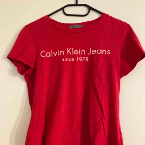  - Calvin Klein t-shirt