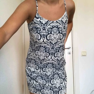  - Fint skick, liten i storlek, passar någon som är en XS/S