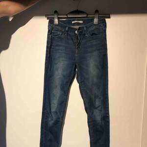 Stretchiga jeans från Levis 