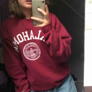  - Collegetröja från university of Oklahoma och champion köpt på beyond retro i Stockholm