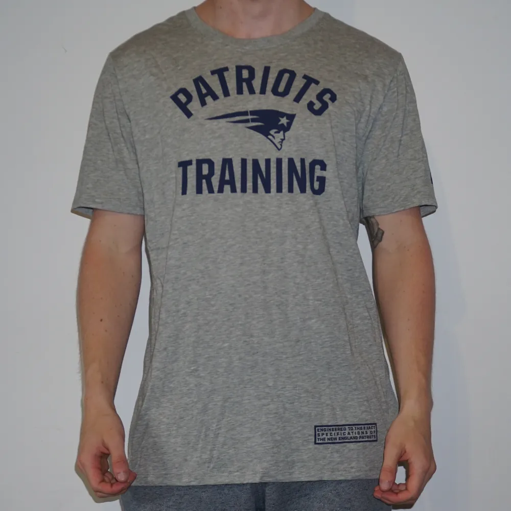 T-Shirt från Nike. NFL-Laget Patriots logga på framsidan. Helt ny, aldrig använd. . T-shirts.