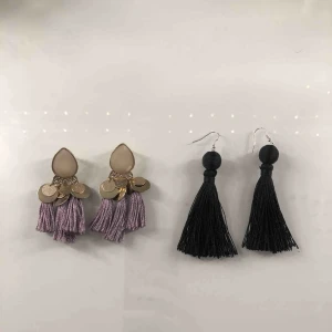  - Örhängen som enbart är använda en gång! (15 kr st) Möts upp i Linköping annars står köpare för frakt. 💖💖💖(OBS lila örhängen sålda)