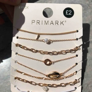  - Tänkte om någon är intresserad av dessa armbanden. Köpte dem men ångrade sedan det och eftersom att primark inte finns i Sverige kunde jag inte byta dem /: Kände att de skulle vara jätteonödigt att bara slänga de. Frakten kostar 9kr.