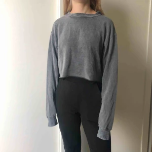  - Tröja köpt på Brandy Melville för ett tag sen men knappast andvänd. 