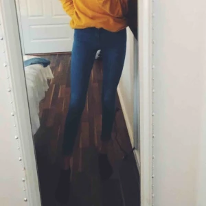  - 👖 Alex Jeans 👖 - • S • Gina Tricot • Low Waist • Fint skick • Ej töjda • 50kr + ev frakt 