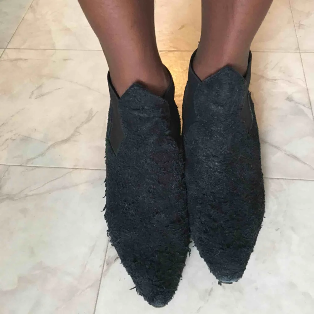 Acne Alma,  Acne skor i storlek 39. Bytt till gummisula. Använda i gott skick.   #Acne #acne skor #Acne Alma # Alma #design  #designshoes #gucci #dior #prada #ankle boots #boots # black #stövletter #skor. Skor.