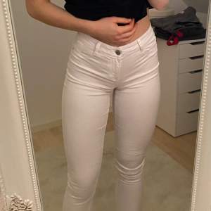 Vita tighta jeans från Ginatricot. Använd fåtal ggr. 