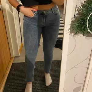 Jeans  - HM jeans, aldrig använda väldigt stretchiga och sköna. Köparen står för frakten 💕