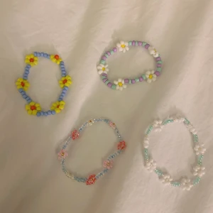 Handgjorda armband💜💜 - Säljer söta handgjorda armband! Frakt kostar 11kr💜