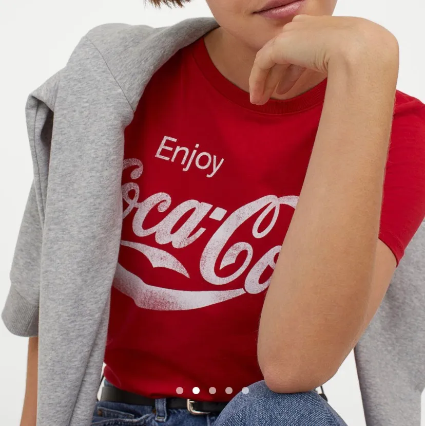 Coca cola t-shirt aldrig använd. Passar s/m också. . T-shirts.