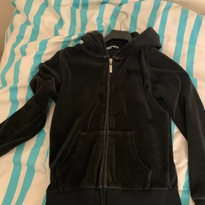 Cubus kofta storlek 146/152 - Sitter som en xs typ på mig som är liten och 159 cm, koftan är i bra skick.