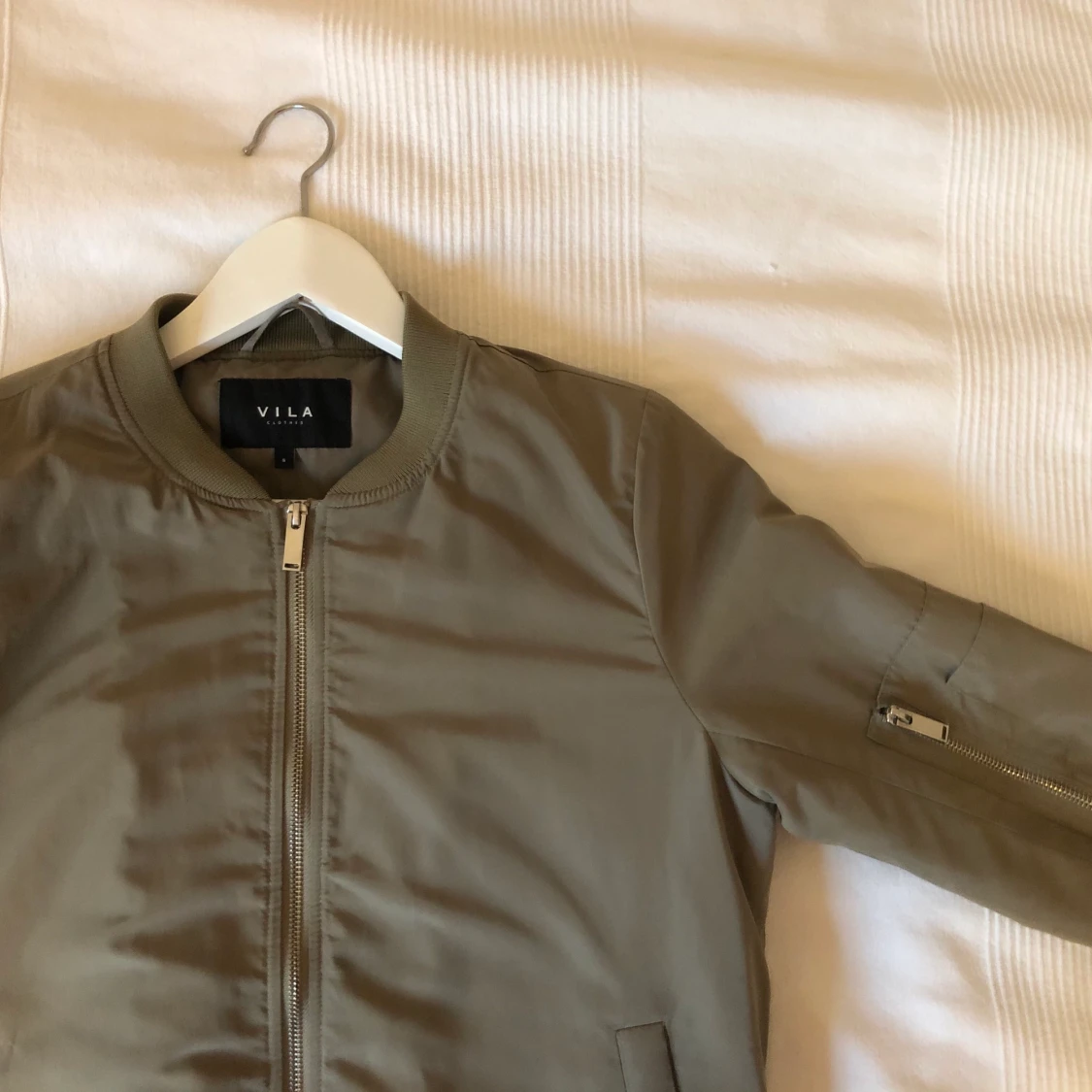 olivgrön bomberjacka  - 90