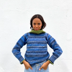 Stickad no:4 - IMASKOPI x PHILIPPA - Stickad secondhand-tröja som är en re-make av @imaskopi i samarbete med Philippa Parnevik. Tröjan passar en S-L, beroenden på önskad passform.