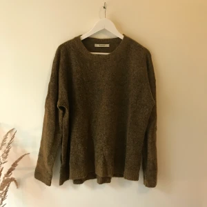 Stickad tröja  - Från Gestuz. Str XL