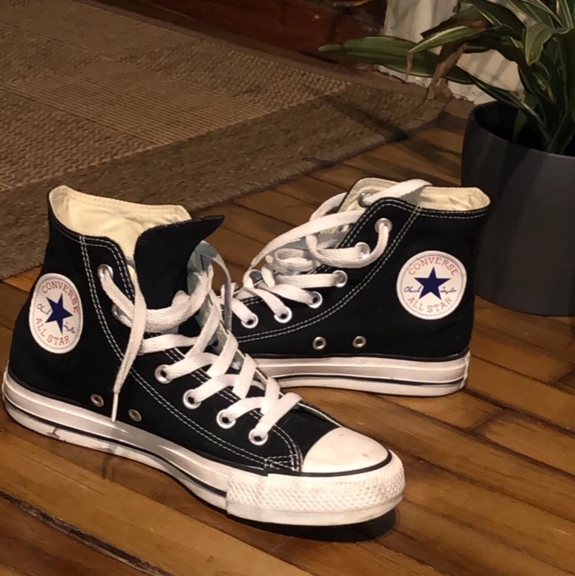 Svarta converse