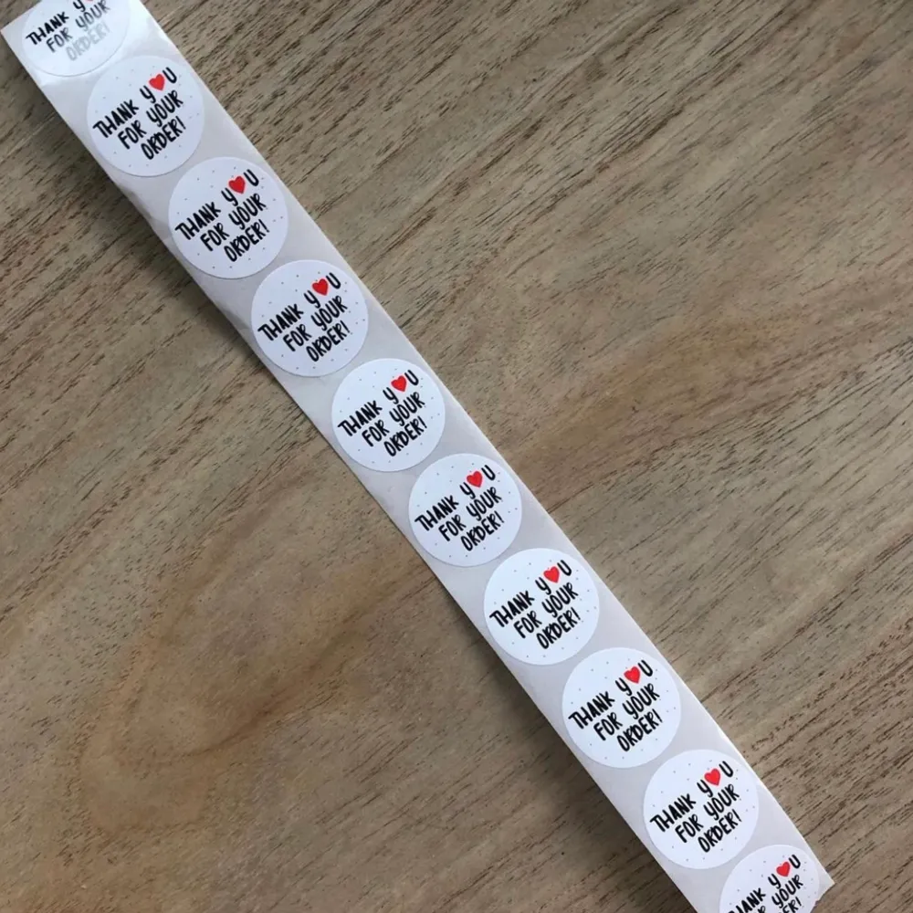 Thank you sticker perfekt för dig som säljer läppglans 🥰 eller smycken eller bara har en small bussnies ✨skriv vid intresse🥰10st för 8kr✨. Asusteet.