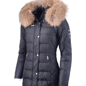 Rock and blue jacka  - Säljer denna jacka pågrund av att jag helt enkelt har köpt en ny, köpt förra året, använt ett par gånger och är i väldigt bra skick. Ny pris (3.999kr) säljs för (1000kr).. äkta pälskrage 🌸💕