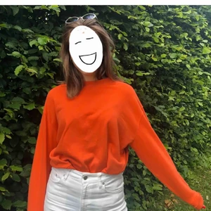 Orange sweatshirt från weekday - sweatshirt från weekday. Säljer då den dessvärre inte kommer till använd längre