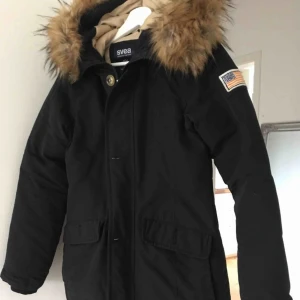  - SVEA JACKA KNAPPT ANVÄND STORLEK XS