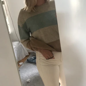 stickad tröja - Säljer denna snygga stickade tröja. Storlek s. inga skador eller fläckar. säljer för 50kr+frakt