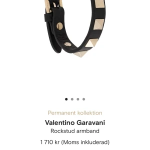 Valentino armband  - SÅLD❌❌❌❌❌Svart valentino armband. Nyskick, pga endast användt 3ggr. Köpt i Köpenhamn för 1 år sen för 1700kr. Kvitto och äkthetsbevis ingår. Inget fast pris men tar emot bud på 1000kr uppåt🥰 (lägger upp igen då jag inte kunnat skicka innan!❣️)