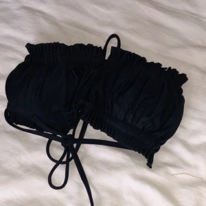 Jättefin bikini topp ifrån shein! - Säljes på grund av att jag inte använder den! Den är faktiskt jättefin dock! Köptes för 79kr säljer för 50!