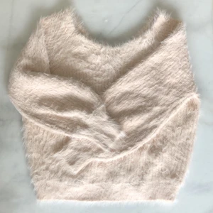 Rosa tröja - Ljusrosa tröja från Bikbok. Sparsamt använd. Frakten är inräknad i priset!