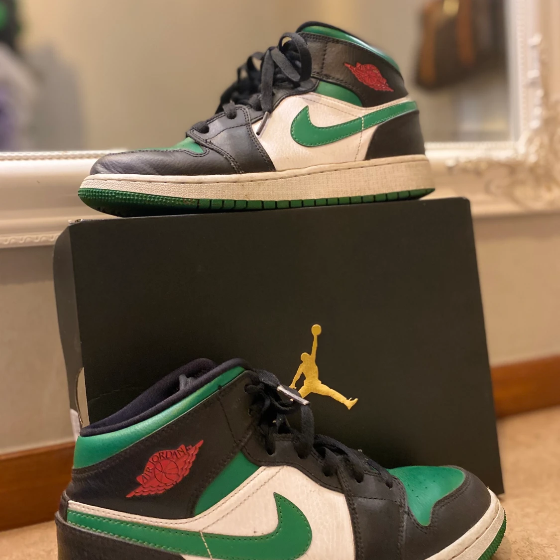 Nike air jordans 1 mids Slutsålda överallt