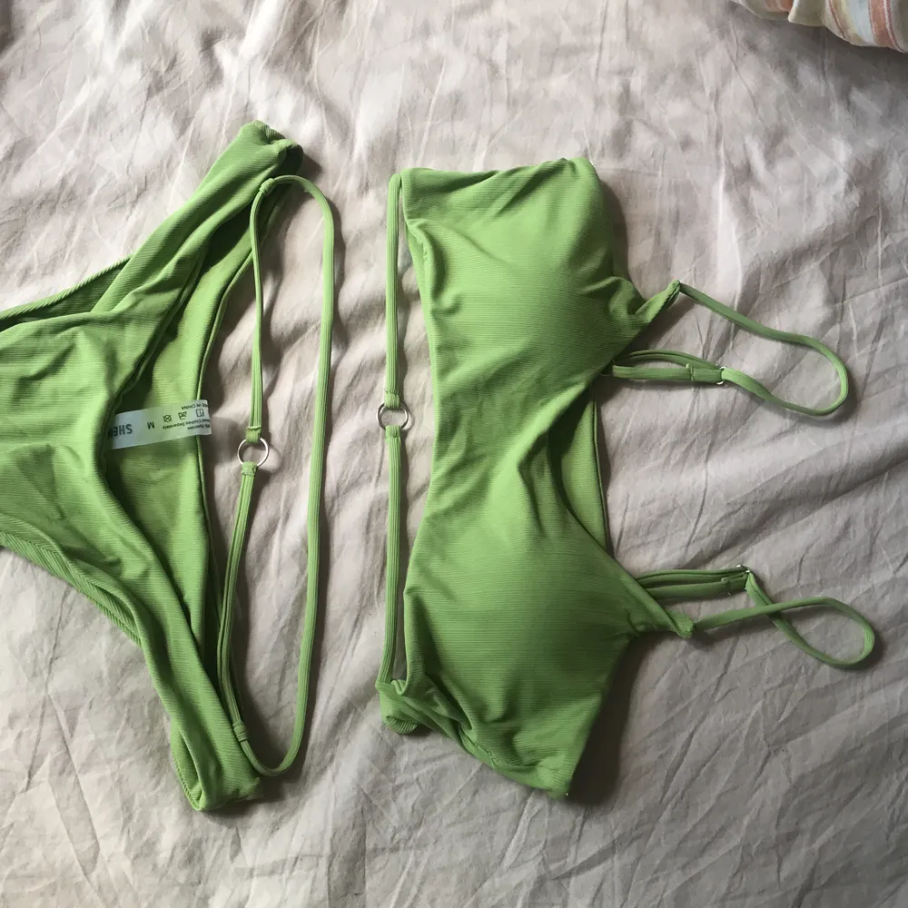 Jättesnygg pastell grön bikini från shein, aldrig använd. Passar S och även M. Frakt tillkommer typ 30kr. Övrigt.