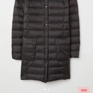 H&M jacka  - Helt oanvänd jacka från h&m. Storlek 36 men den passar även 38. 