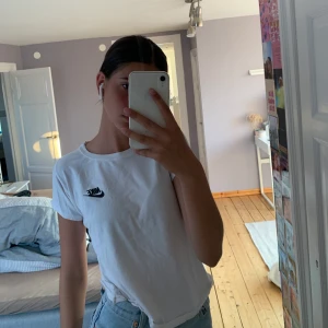 Nike t-Shirt xs - Säljer en Nike t-Shirt som e köpt på secondhand vet ej om den är äkta eller nt , helt okej skick där av priset stl xs 