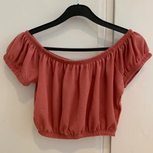Off shoulder - Offshoulder tröja. Mycket skön och sitter bra. Fint skick